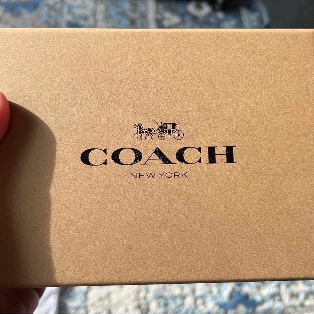 Coach lot - Picture 3 of 11